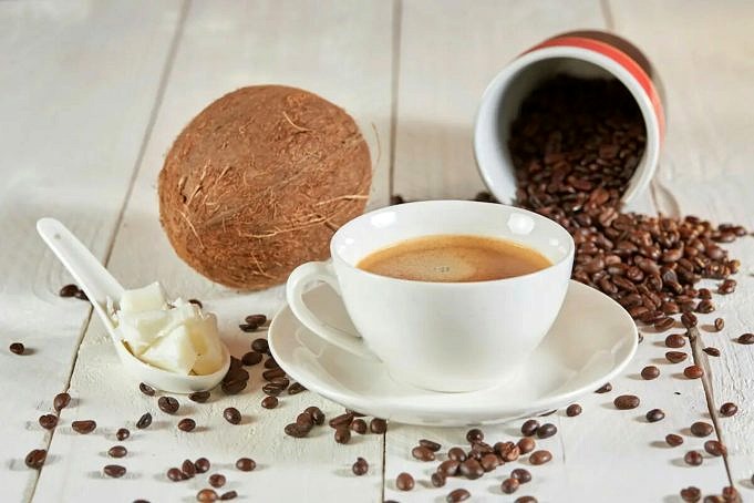 So Mischen Sie Ihren Coconun In Kaffee, Ohne Einen Mixer Zu Verwenden